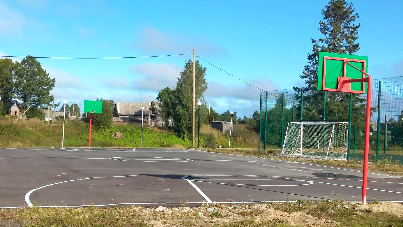 Баскетбольная площадка появилась в парке Барсука в поселке Карелии
