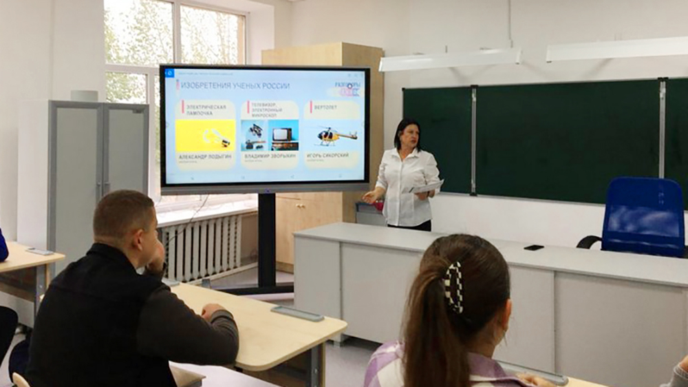 Замминистра образования Карелии дала разъяснения о патриотических «Разговорах о важном» в школах 
