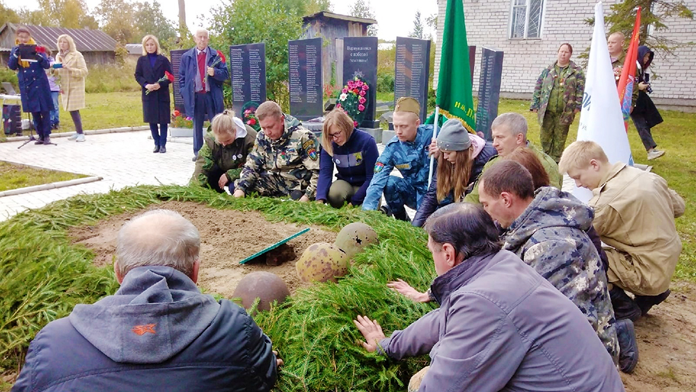 Останки 24 воинов перезахоронили в Карелии