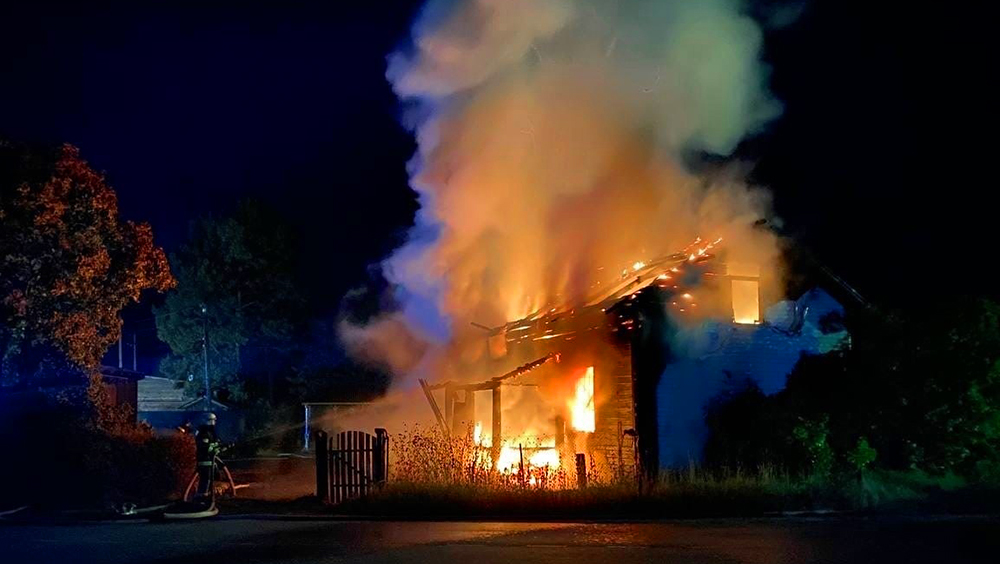 Старинный дом сгорел в популярном туристическом районе Карелии (ФОТО)