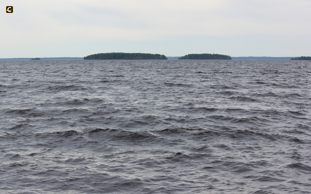 Катер с людьми перевернулся на Онежском озере в Карелии – есть погибшие
