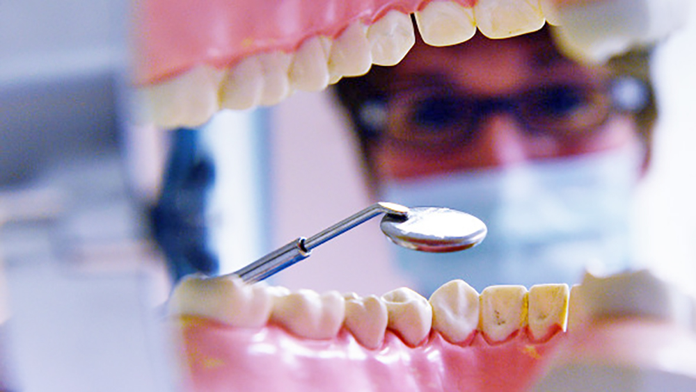 «А почему сделали такую большую дырку?»: стоматолог в Карелии рассказала о лечении кариеса у детей