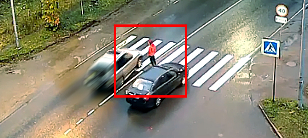 Сбитый человек на пешеходном переходе. Машина на пешеходном переходе. Сбила машина на пешеходном переходе. Чуть не сбила машина на пешеходном переходе.