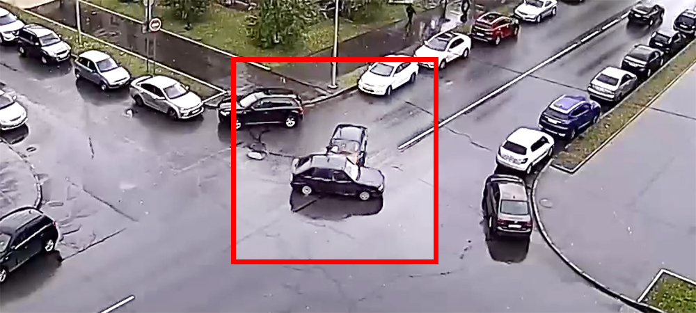 Два автомобиля столкнулись в центре Петрозаводска (ВИДЕО)