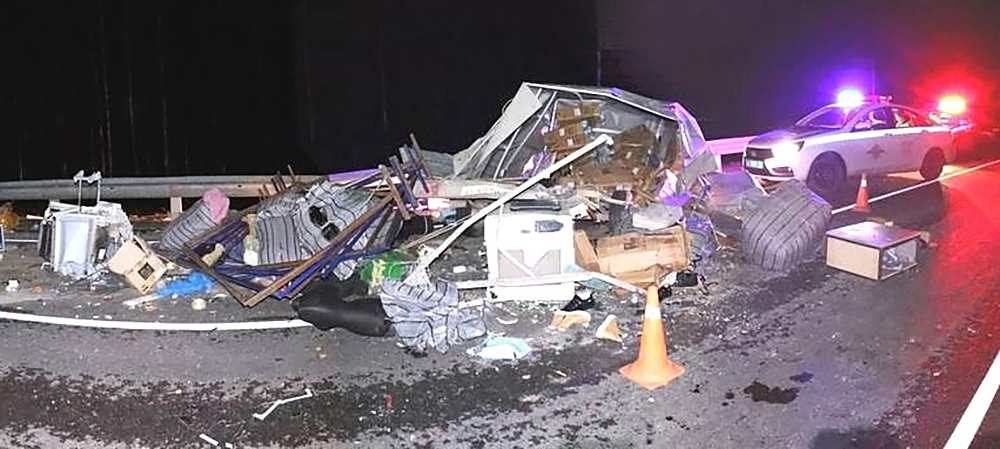 Появились фото с места ДТП, где пассажир вышел из автомобиля и попал под удар «попутки» в Карелии