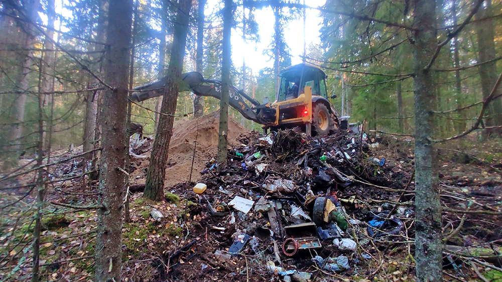 Активисты убрали мусор вокруг 100-летнего чугуноплавильного завода на юге Карелии