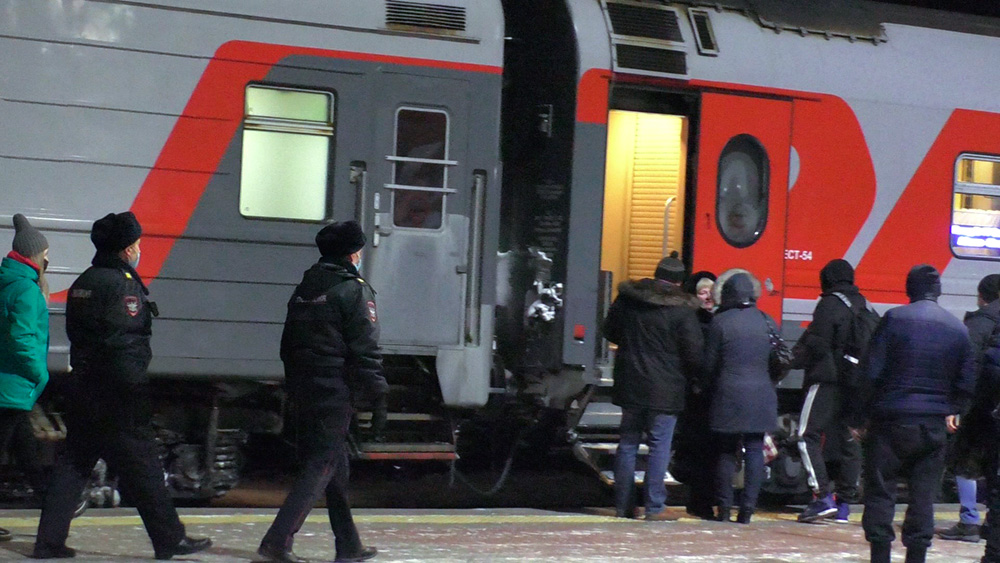 В Петрозаводске сняли с поезда мужчину, находящегося в федеральном розыске за мошенничество