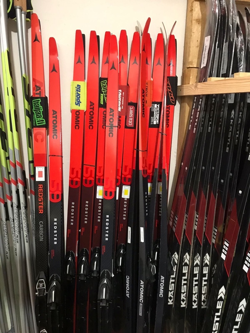 Юным спортсменам из райцентра Карелии подарили 59 пар лыж и парафин для вкатки