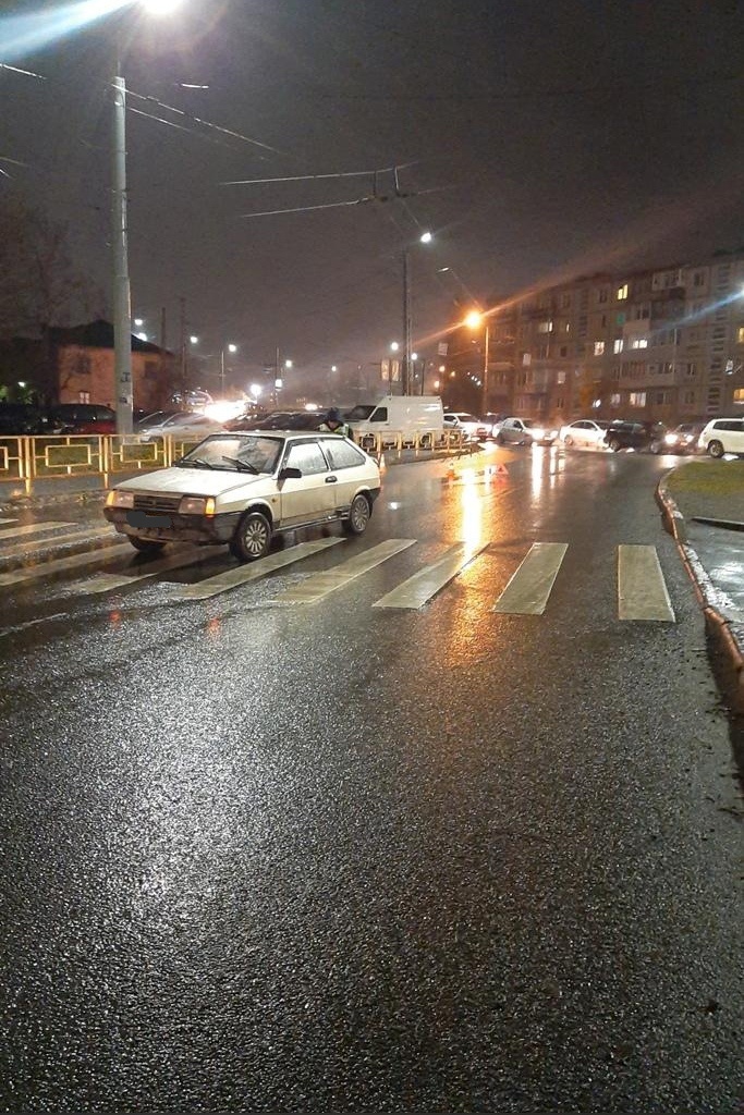 Автомобиль сбил женщину на пешеходном переходе в Петрозаводске