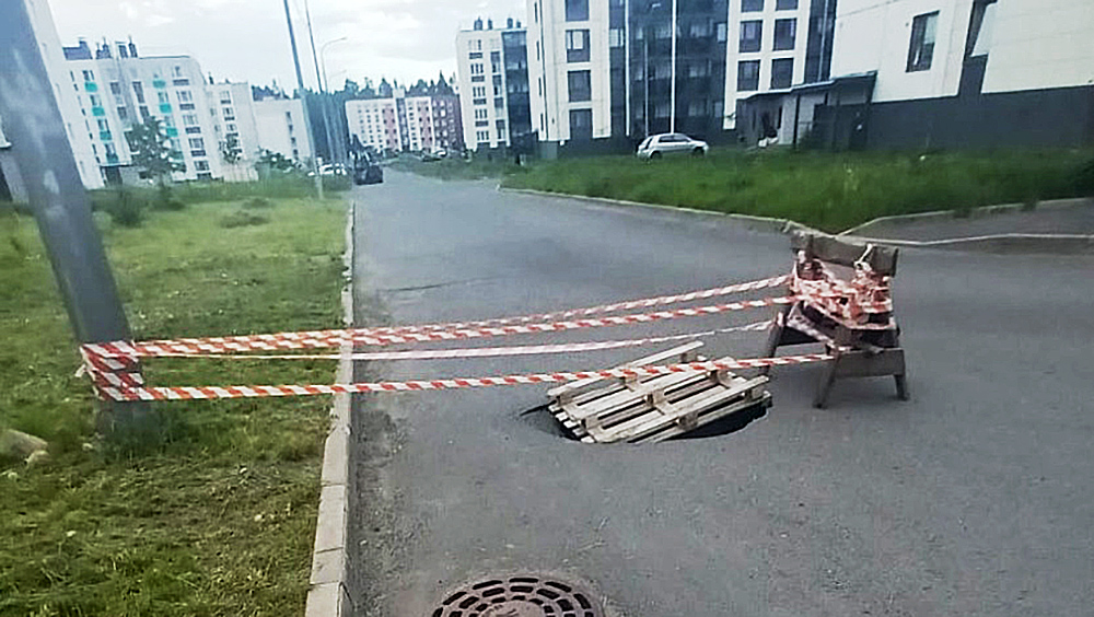 В Петрозаводске на месяц закроют проезд по улице, где провалился асфальт
