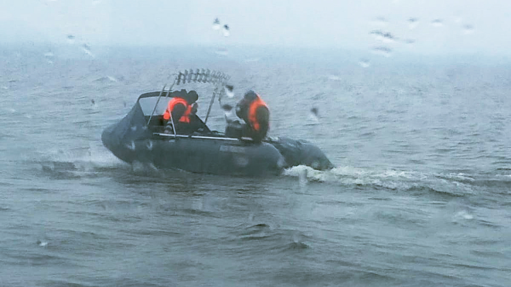 Рыбаки на резиновой лодке чуть не погибли на Онежском озере под Петрозаводском