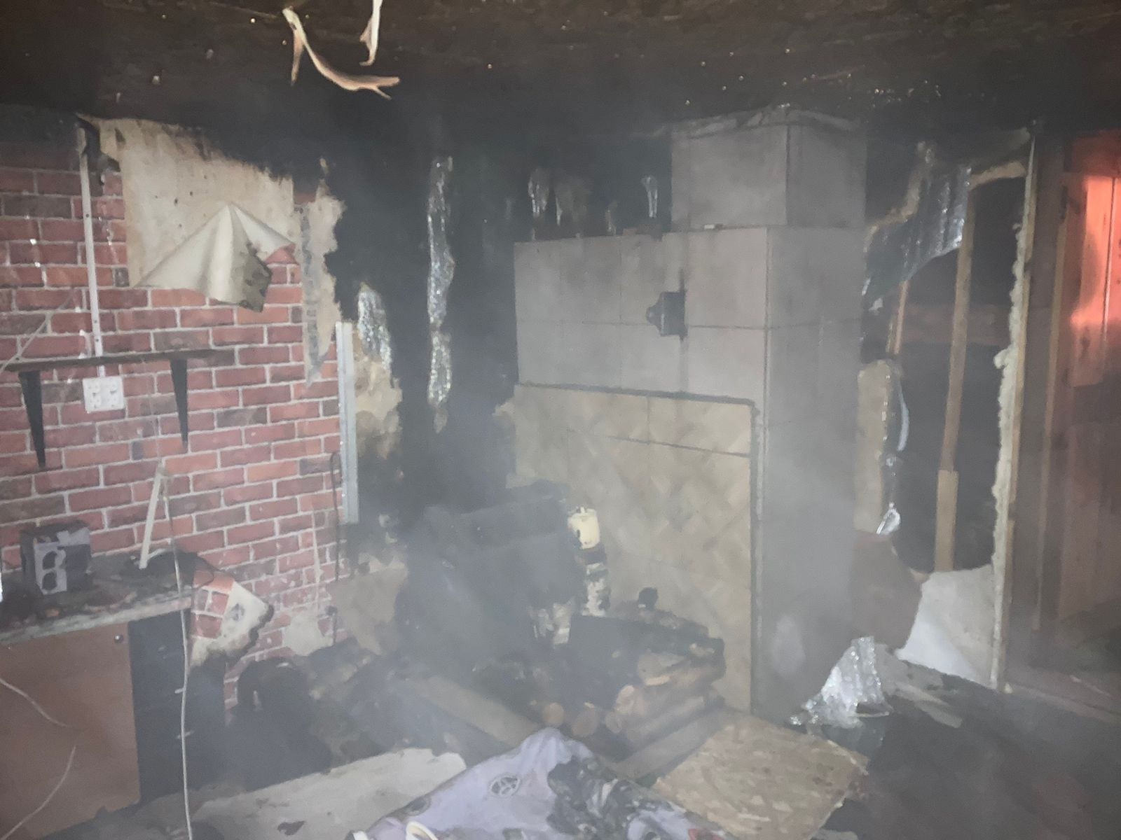 Пожар уничтожил жилой дом в поселке Карелии (ФОТО)