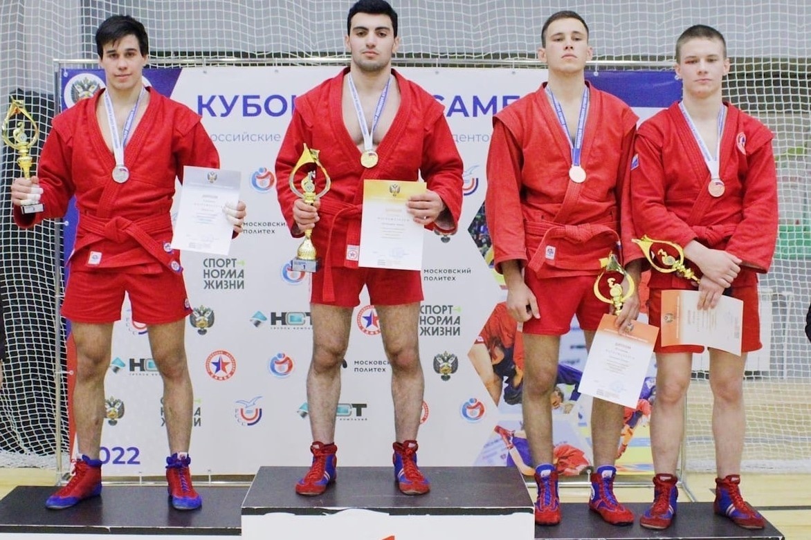 Самбист из Карелии победил двукратного чемпиона мира на турнире в Москве