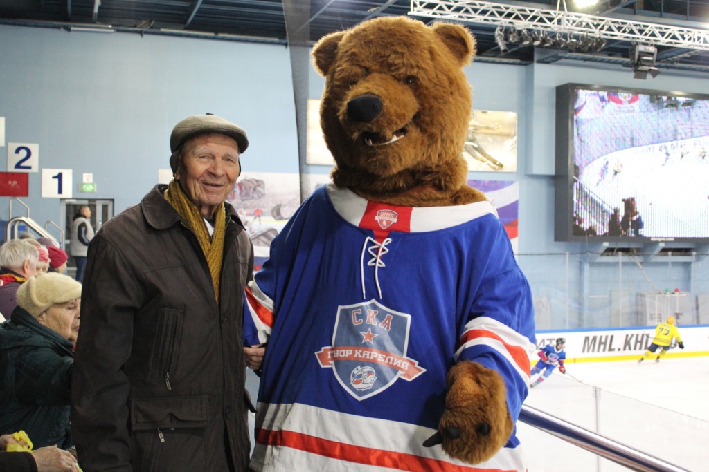 Ветеранам в Карелии показали хоккей (ФОТО)