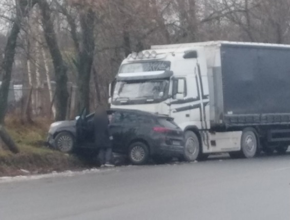Автопоезд снес легковушку на окраине Петрозаводска (ВИДЕО)