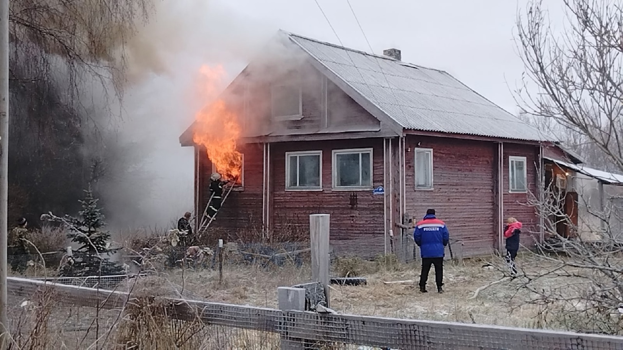 Один человек погиб при пожаре частного дома в деревне Карелии