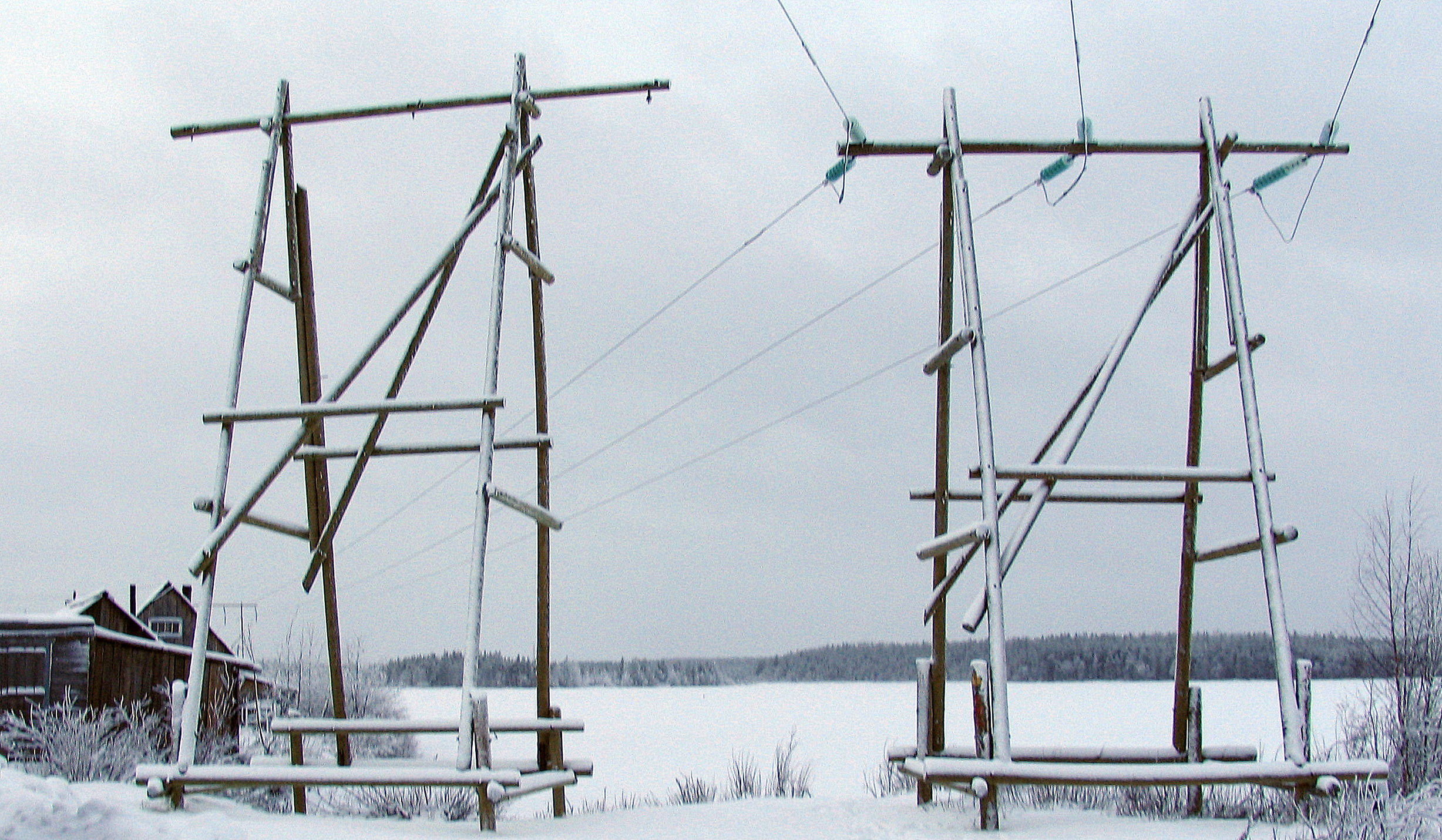 Прионежская сетевая компания продолжает ремонты энергообъектов в районах Карелии 