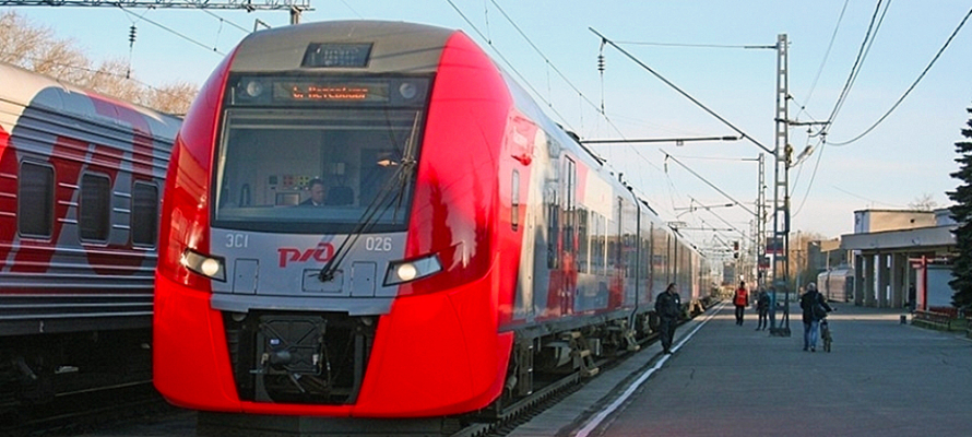 Поезд «Петрозаводск-Санкт-Петербург» врезался в Камаз на железнодорожном переезде