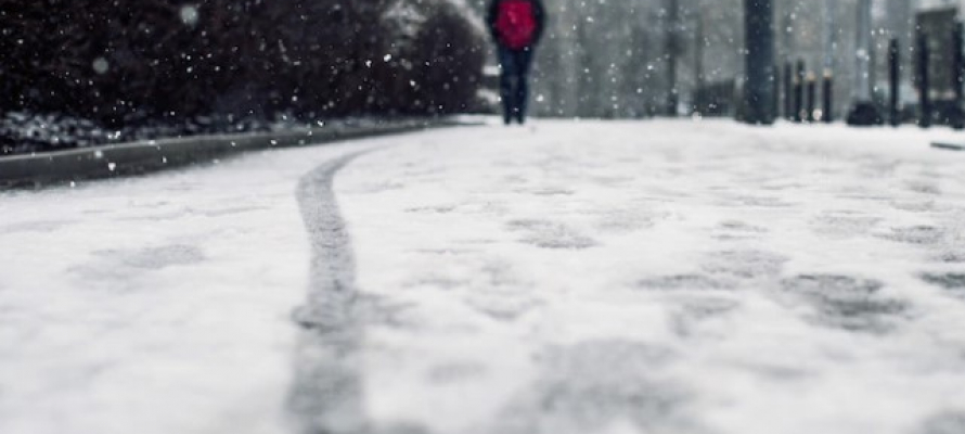 Снег, метель и гололед: прогноз погоды на первый день новой недели в Карелии