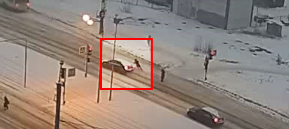 На пешеходном переходе в Петрозаводске сбили человека, переходившего на «зеленый» (ВИДЕО)