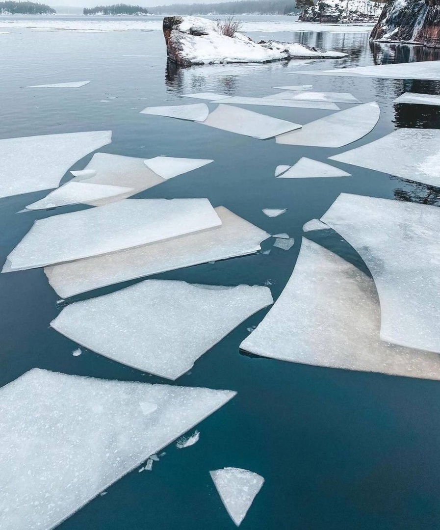 «Словно кусочки мозаики»: появились фото ледостава на Ладоге в Карелии
