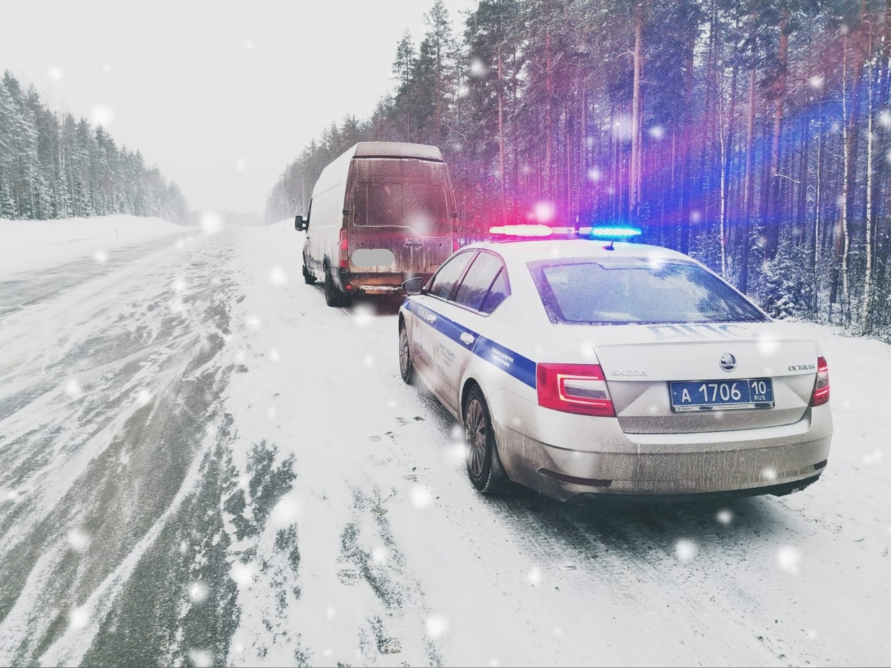 Опасный маневр на трассе в Карелии может стоить водителю лишения прав