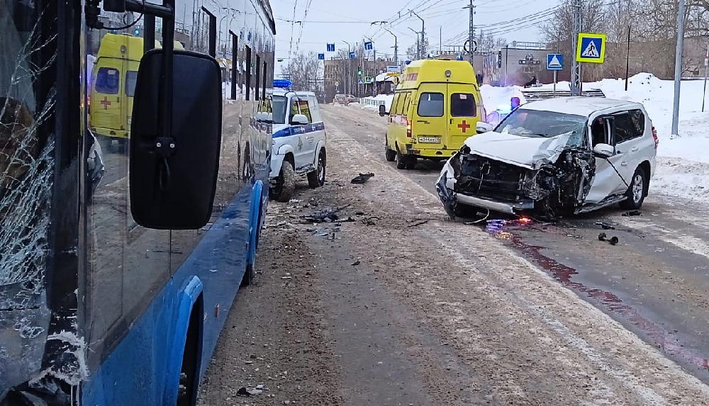 В ГИБДД сообщили подробности аварии с разбитым троллейбусом