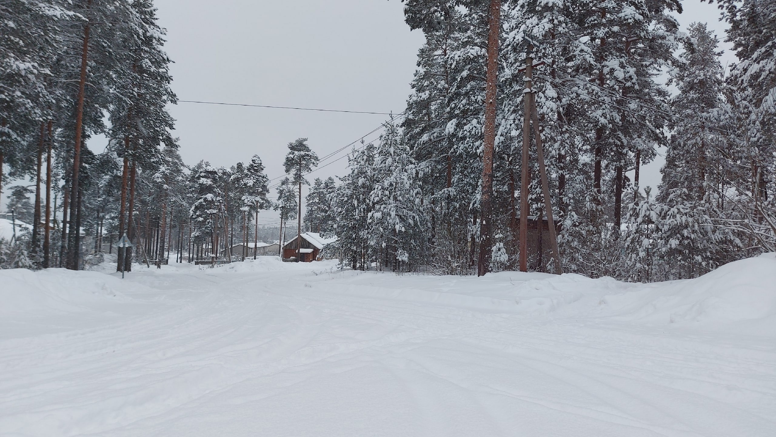 Жители райцентра на юге Карелии делятся фото обильного снегопада