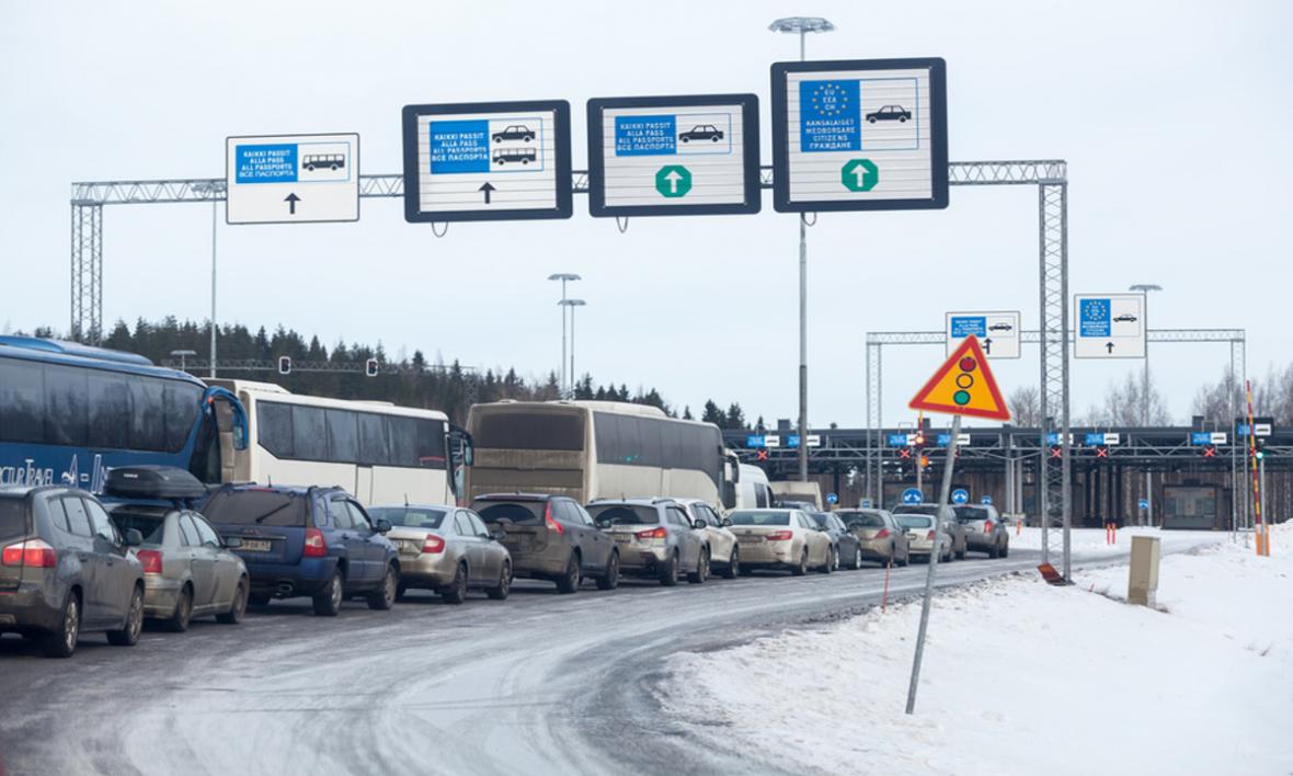 Запрет на туристические поездки из России в Финляндию не избавит от пробок на границе