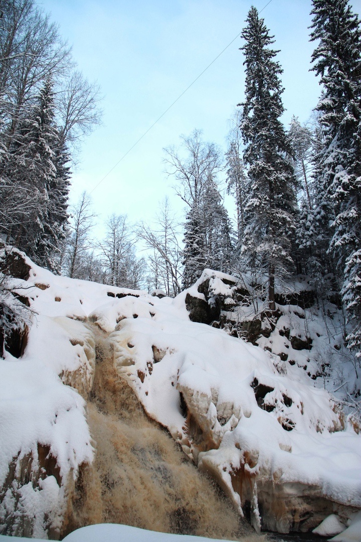 В сети появились зимние фото самого высокого водопада Карелии