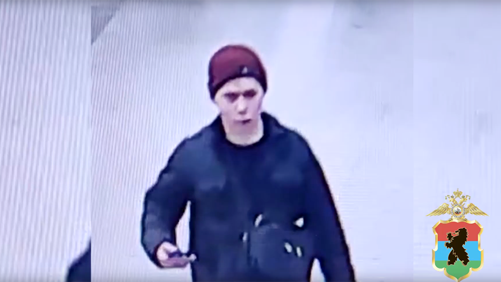 Полиция Петрозаводска разыскивает молодого мужчину в красной шапочке (ВИДЕО)