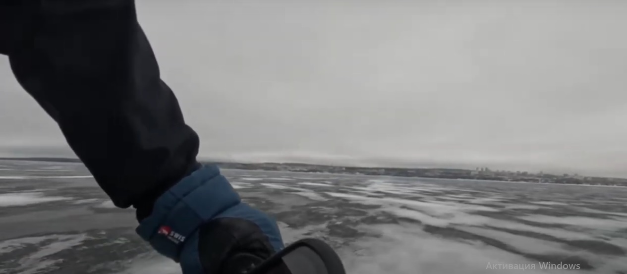 Глава Петрозаводска на велосипеде прокатился по льду Онего (ВИДЕО) 