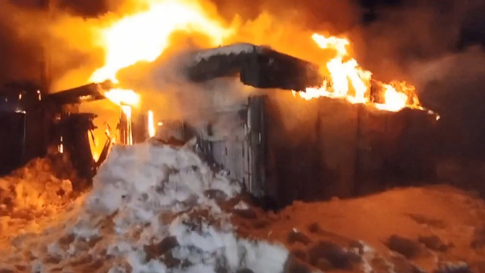 На севере Карелии сгорели четыре гаража и один автомобиль (ФОТО)