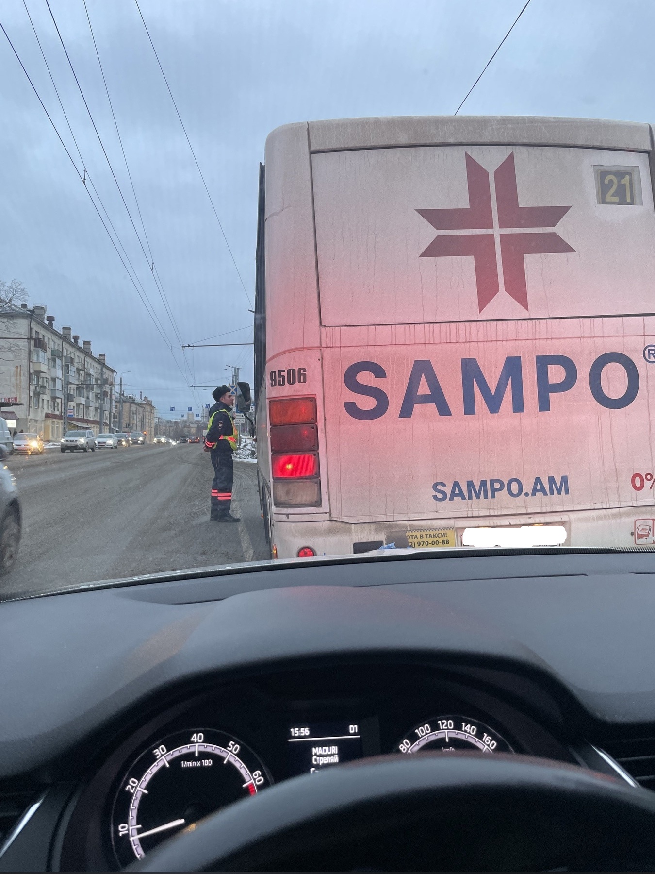 В Петрозаводске водитель маршрутки грубо нарушил правила дорожного движения