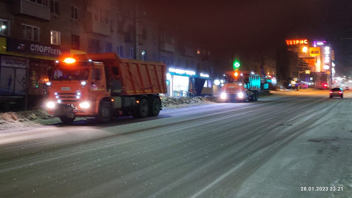 Власти Петрозаводска: подрядчик работает круглосуточно, очищая город от наледи и снега (ФОТО и ВИДЕО)