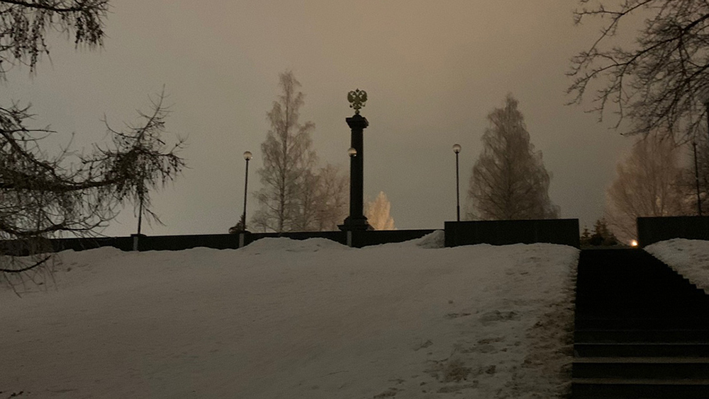 Подсветку на стеле воинской славы Петрозаводска восстановят к весне, пообещали власти 