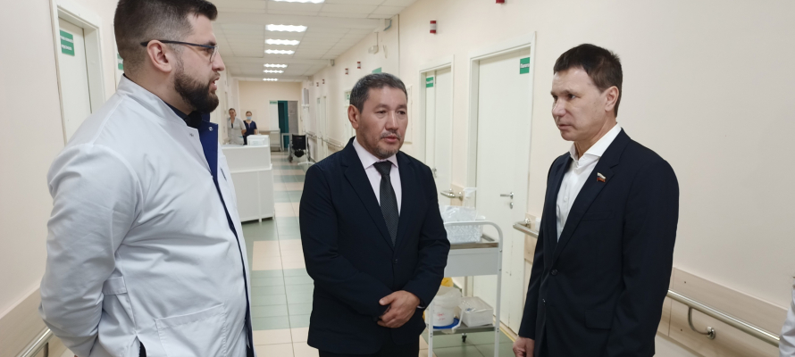 Глава Минздрава Карелии показал сенатору Зубареву, где проходят реабилитацию участники СВО