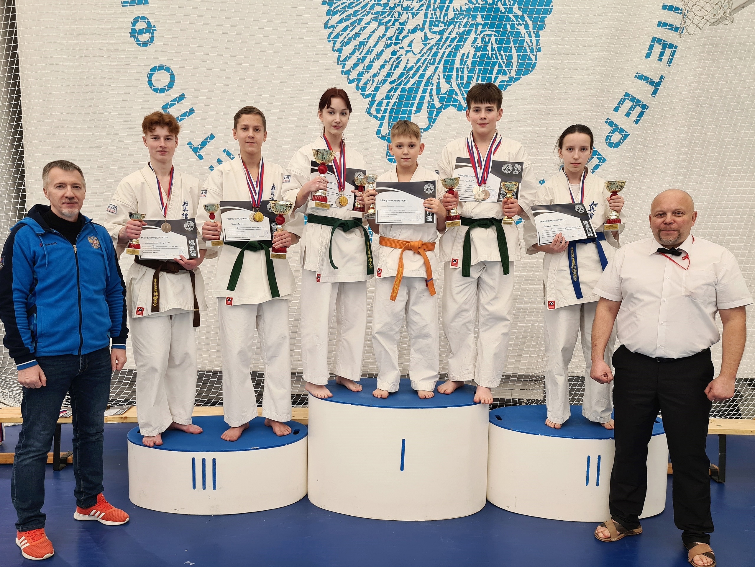 Девять кубков и 11 медалей завоевали каратисты из Карелии на первенстве Северо-Запада