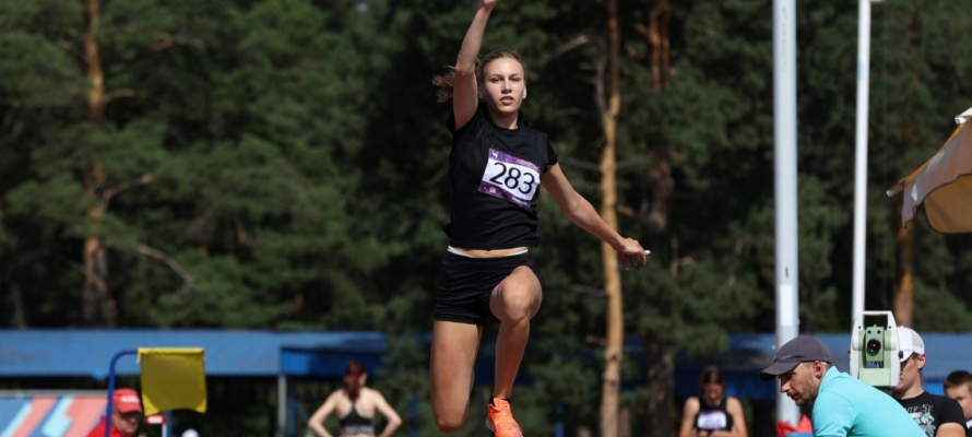 На Первенстве России спортсменка из Карелии совершила «серебряный» прыжок в 12 метров 82 сантиметра