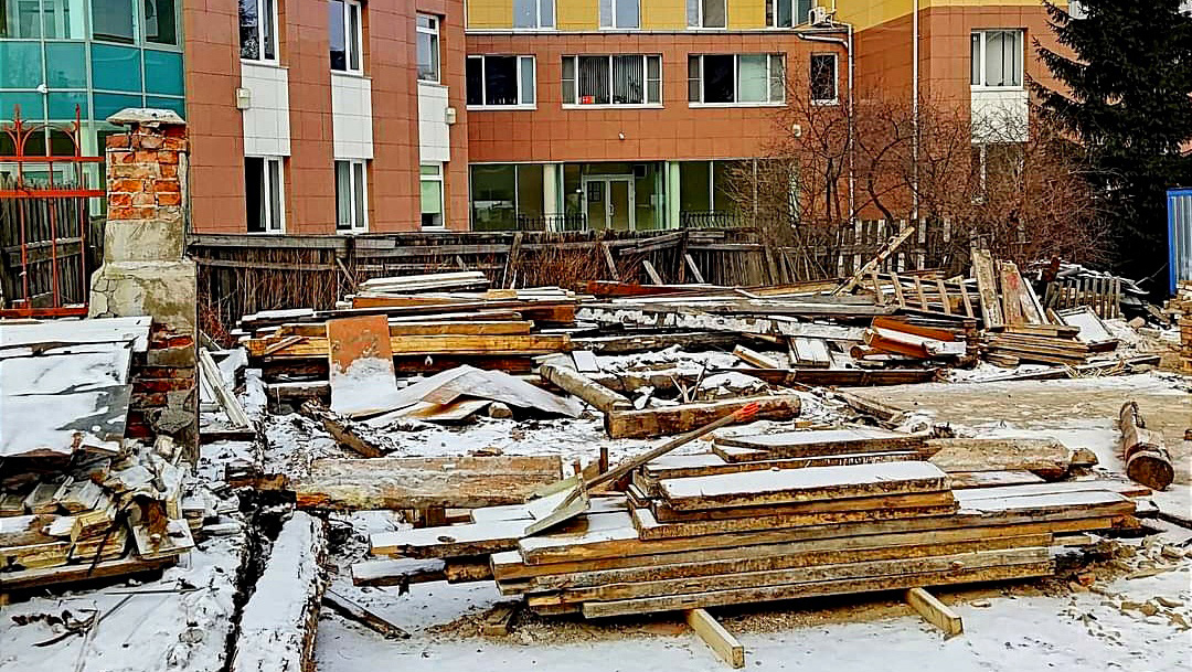 «Мы теряем историю»: в центре Петрозаводска разобрали Дом Захаровых