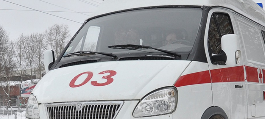 Женщина с маленьким ребенком из-за гонщика пострадала в ДТП на трассе в Карелии 