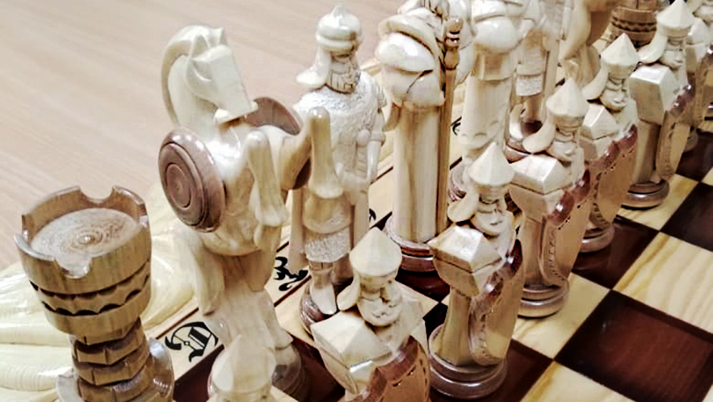 Заключенные в Карелии мастерят эксклюзивные шахматы и шашки