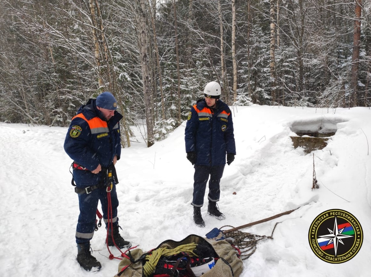 Спасатели вытащили корги из глубокого колодца в Петрозаводске (ФОТО)