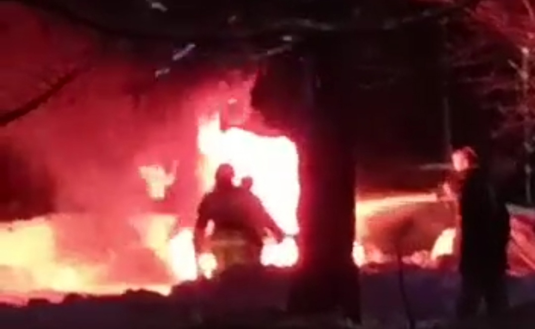 В МЧС Карелии рассказали подробности страшного пожара в Надвоицах