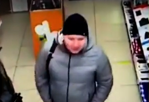 Полиция опубликовала видеозапись с подозреваемым в преступлении в Петрозаводске