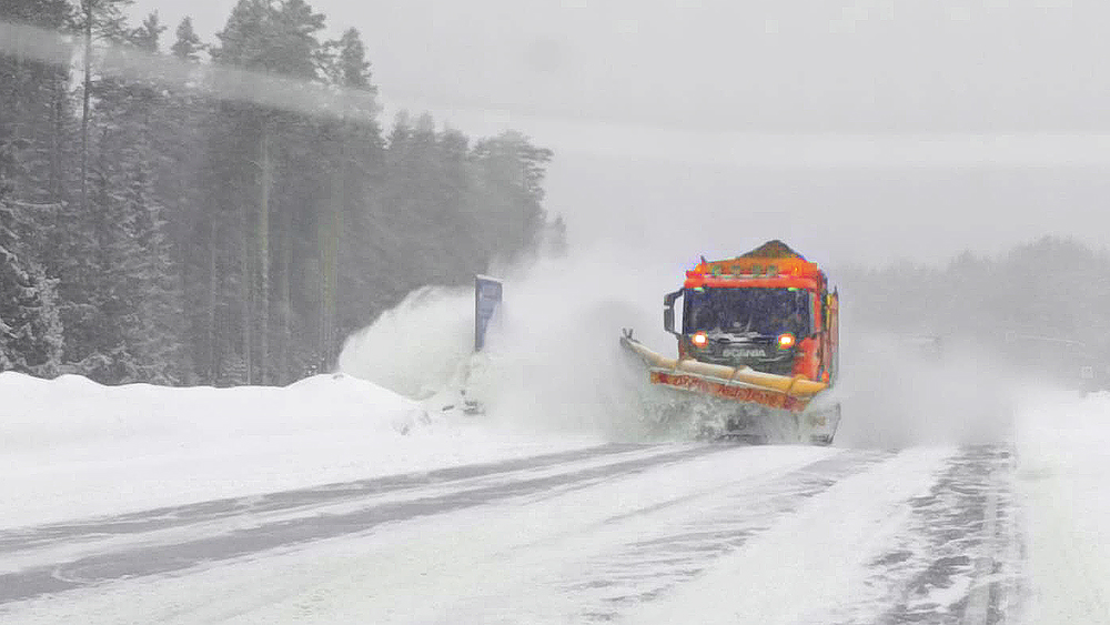 Водителей в Карелии предупредили о гололеде, снежных заносах и ухудшении видимости