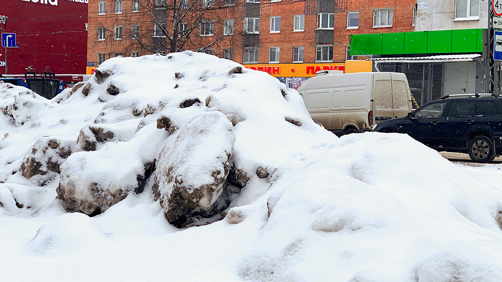 «Не в идеале живем»: Артур Парфенчиков объяснил, почему сейчас не надо вывозить снег с улиц Петрозаводска