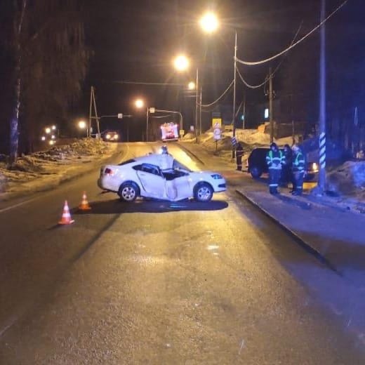Юный водитель протаранил столб в Приладожье Карелии (ФОТО)