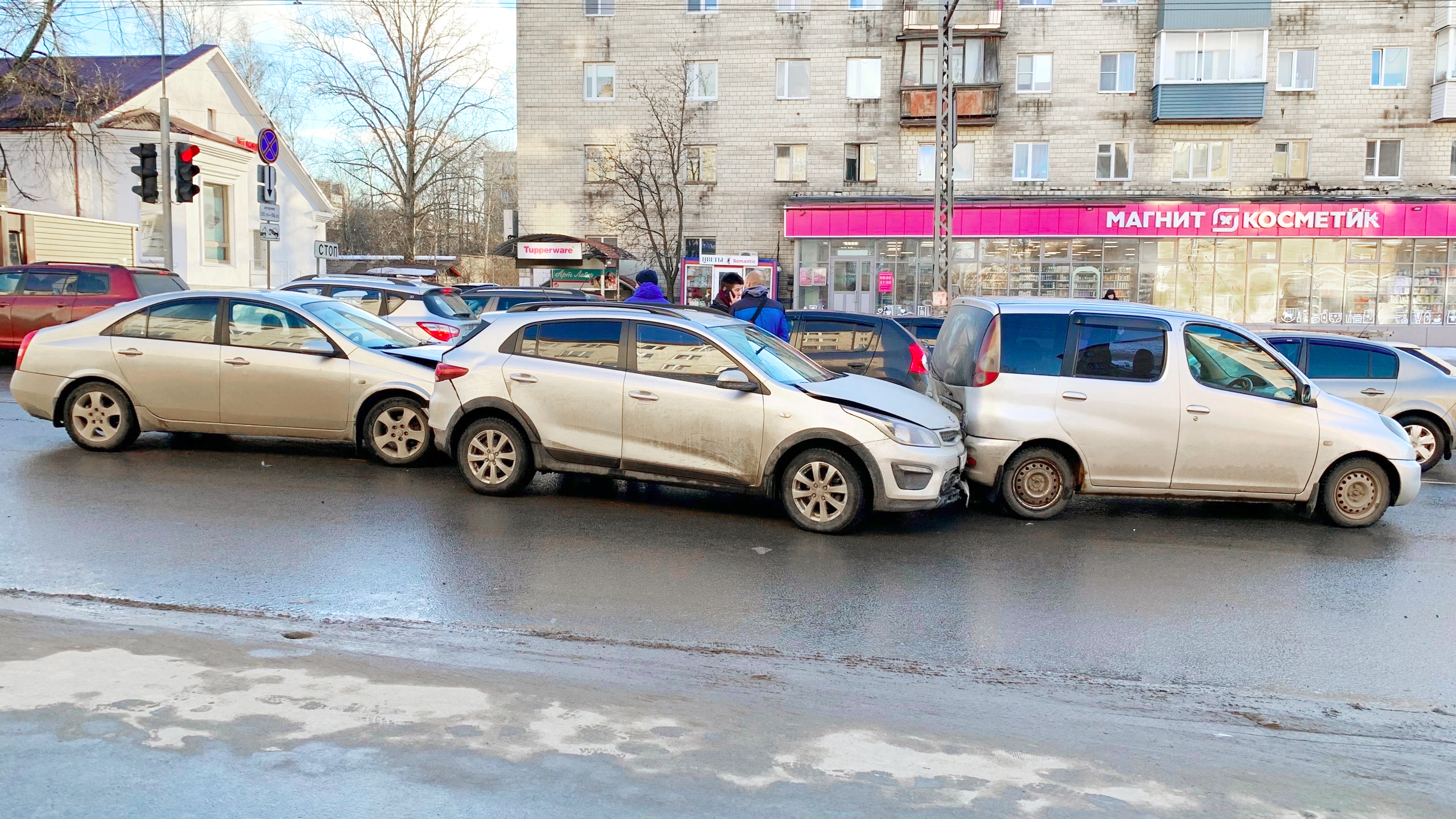 Паровозик из четырех автомобилей выстроился в центре Петрозаводска (ВИДЕО)
