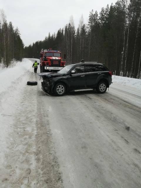 Водитель получил травмы в ДТП на встречной полосе на трассе в Карелии